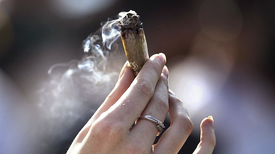 Mais maconha menos cigarro: pesquisa aponta mudanças de hábito entre jovens - Smoke Buddies