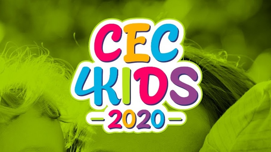 Arte de divulgação do evento com a expressão "CEC4KIDS – 2020" em letras coloridas e uma foto com efeito de filtro verde das partes de cima das cabeças de mãe e filho, ao fundo.
