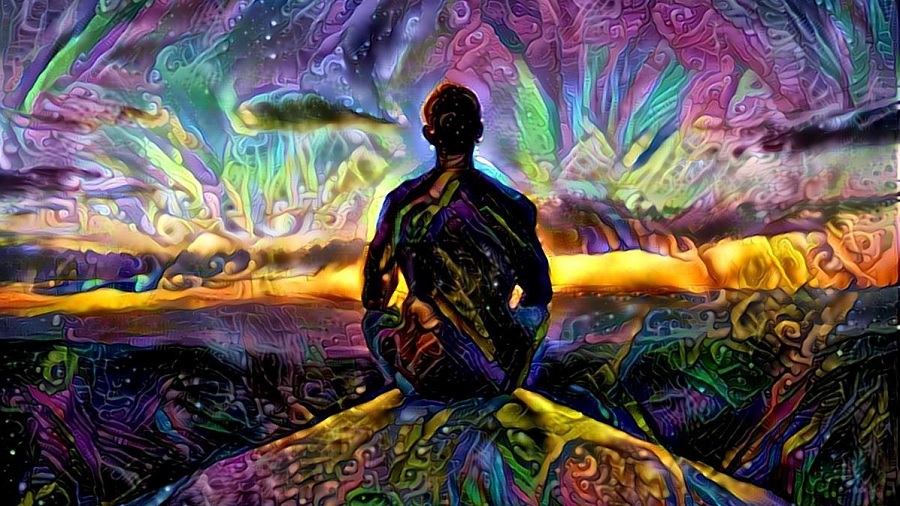Ilustração psicodélica que mostra uma pessoa sentada de costas, observando o horizonte ao fundo, sendo todo o quadro preenchido por formas abstratas.
